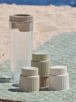 Clearance BRISJarra BRIS 1,1 litros con 4 tazas Picnic