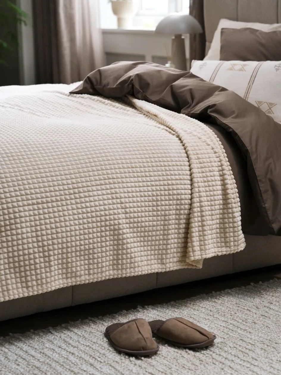 Best HAGTORNColcha HAGTORN 200x220 beis Colchas|Colchas